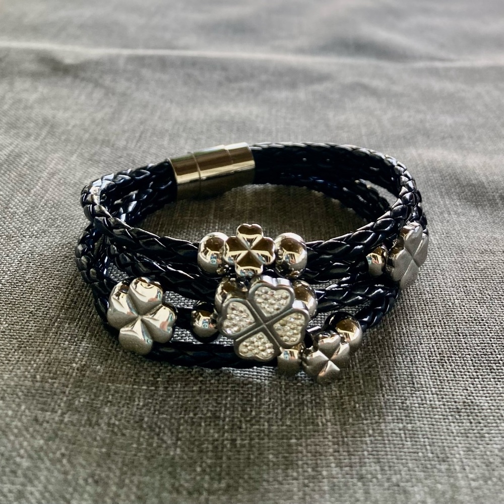 NWOT Black 5 strand clover bracelet